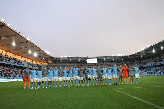 MALMÖ, SVERIGE 20240723 Malmöspelare firar och tackar publilken efter segern med 4-1 i tisdagens Champions League-kval i fotboll mellan Malmö FF och KÃ Klaksvik pa Eleda stadion MALMÖ SVERIGE x11830x Copyright: xAndersxBjurö TTx CL-KVAL MALMÖ-KLAKSVIK