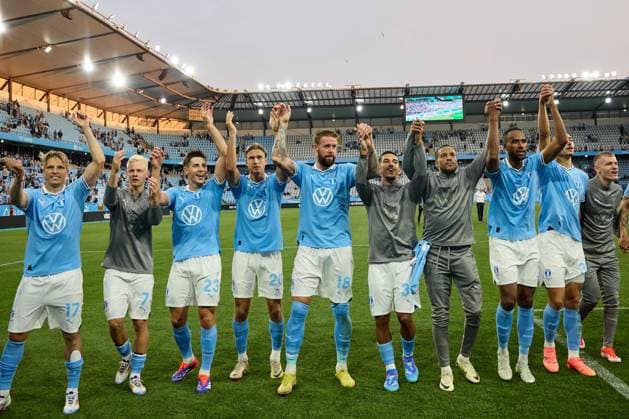 MALMÖ, SVERIGE 20240723 Malmös spelare jublar efter tisdagens Champions League-kval i fotboll mellan Malmö FF och KÃ Klaksvik pa Eleda stadion. MALMÖ SVERIGE Fotboll,KÃ Klaksvik,Malmö FF x11830x Copyright: xAndersxBjurö TTx CL-KVAL MALMÖ-KLAKSVIK
