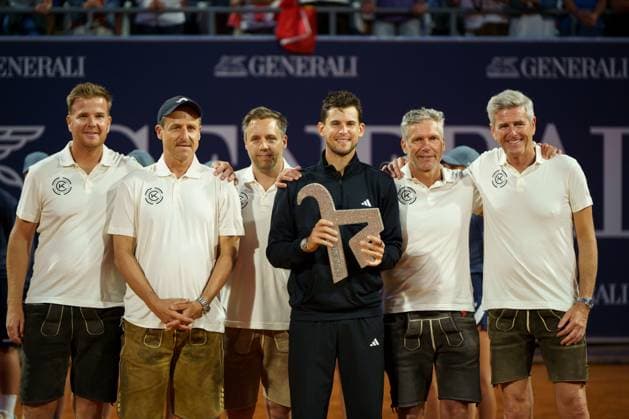 Generali Open ATP, Tennis Herren 250 2024; Kitzbühel, 23.07.2024 Dominic Thiem (AUT, Österreich) mit den Veranstaltern des Turniers; Generali Open 2024, ATP 250, Sportpark Kitzbühel am 23.07.2024, Kitzbühel. Copyright: xBEAUTIFULxSPORTSx Pajonkx