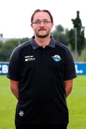 Physiotherapeut Torben Glenny, SC Paderborn - 2. Fussball Bundesliga Porträttermin 2. BL 2024 2025 offizieller Fototermin SC Paderborn im Trainings- und Nachwuchsleistungszentrum - Porträt, Portrait, Einzelbild, Deutschland, Fussball, Maenner, GER, 23.07.2024