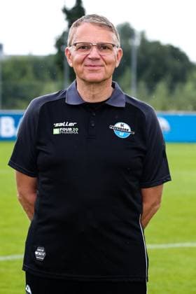 Mannschaftsarzt Dr. Lutz Mahlke, SC Paderborn - 2. Fussball Bundesliga Porträttermin 2. BL 2024 2025 offizieller Fototermin SC Paderborn im Trainings- und Nachwuchsleistungszentrum - Porträt, Portrait, Einzelbild, Deutschland, Fussball, Maenner, GER, 23.07.2024