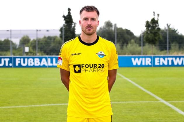 Torwart Pelle Boevnik, SC Paderborn - 2. Fussball Bundesliga Porträttermin 2. BL 2024 2025 offizieller Fototermin SC Paderborn im Trainings- und Nachwuchsleistungszentrum - Porträt, Portrait, Einzelbild, Deutschland, Fussball, Maenner, GER, 23.07.2024