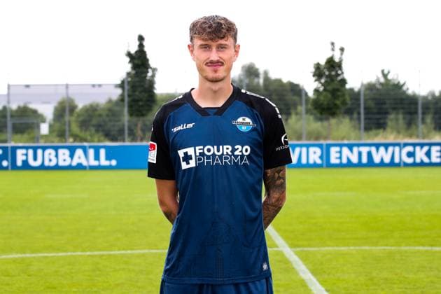 Calvin Brackelmann, SC Paderborn - 2. Fussball Bundesliga Porträttermin 2. BL 2024 2025 offizieller Fototermin SC Paderborn im Trainings- und Nachwuchsleistungszentrum - Porträt, Portrait, Einzelbild, Deutschland, Fussball, Maenner, GER, 23.07.2024