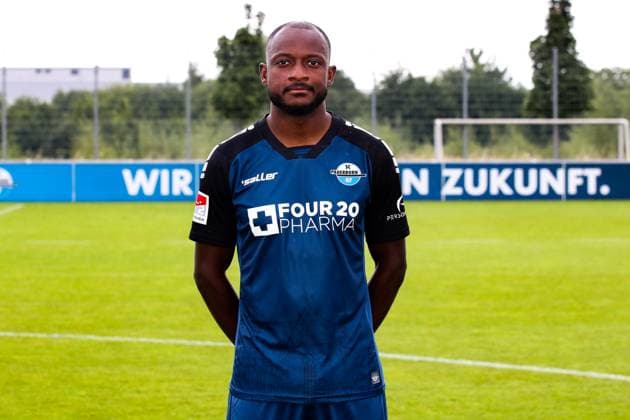 David Kinsombi, SC Paderborn - 2. Fussball Bundesliga Porträttermin 2. BL 2024 2025 offizieller Fototermin SC Paderborn im Trainings- und Nachwuchsleistungszentrum - Porträt, Portrait, Einzelbild, Deutschland, Fussball, Maenner, GER, 23.07.2024