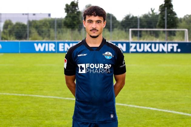 Mika Baur, SC Paderborn - 2. Fussball Bundesliga Porträttermin 2. BL 2024 2025 offizieller Fototermin SC Paderborn im Trainings- und Nachwuchsleistungszentrum - Porträt, Portrait, Einzelbild, Deutschland, Fussball, Maenner, GER, 23.07.2024