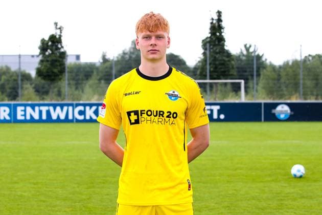 Torwart Florian Pruhs, SC Paderborn - 2. Fussball Bundesliga Porträttermin 2. BL 2024 2025 offizieller Fototermin SC Paderborn im Trainings- und Nachwuchsleistungszentrum - Porträt, Portrait, Einzelbild, Deutschland, Fussball, Maenner, GER, 23.07.2024