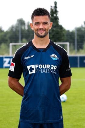 Visar Musliu, SC Paderborn - 2. Fussball Bundesliga Porträttermin 2. BL 2024 2025 offizieller Fototermin SC Paderborn im Trainings- und Nachwuchsleistungszentrum - Porträt, Portrait, Einzelbild, Deutschland, Fussball, Maenner, GER, 23.07.2024