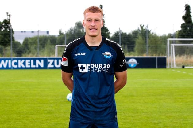 Laurin Curda, SC Paderborn - 2. Fussball Bundesliga Porträttermin 2. BL 2024 2025 offizieller Fototermin SC Paderborn im Trainings- und Nachwuchsleistungszentrum - Porträt, Portrait, Einzelbild, Deutschland, Fussball, Maenner, GER, 23.07.2024