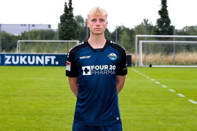 Anton Bäuerle, SC Paderborn - 2. Fussball Bundesliga Porträttermin 2. BL 2024 2025 offizieller Fototermin SC Paderborn im Trainings- und Nachwuchsleistungszentrum - Porträt, Portrait, Einzelbild, Deutschland, Fussball, Maenner, GER, 23.07.2024
