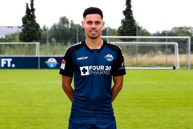 Raphael Obermair, SC Paderborn - 2. Fussball Bundesliga Porträttermin 2. BL 2024 2025 offizieller Fototermin SC Paderborn im Trainings- und Nachwuchsleistungszentrum - Porträt, Portrait, Einzelbild, Deutschland, Fussball, Maenner, GER, 23.07.2024