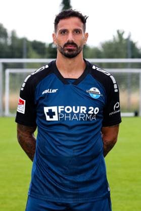 Adriano Grimaldi, SC Paderborn - 2. Fussball Bundesliga Porträttermin 2. BL 2024 2025 offizieller Fototermin SC Paderborn im Trainings- und Nachwuchsleistungszentrum - Porträt, Portrait, Einzelbild, Deutschland, Fussball, Maenner, GER, 23.07.2024