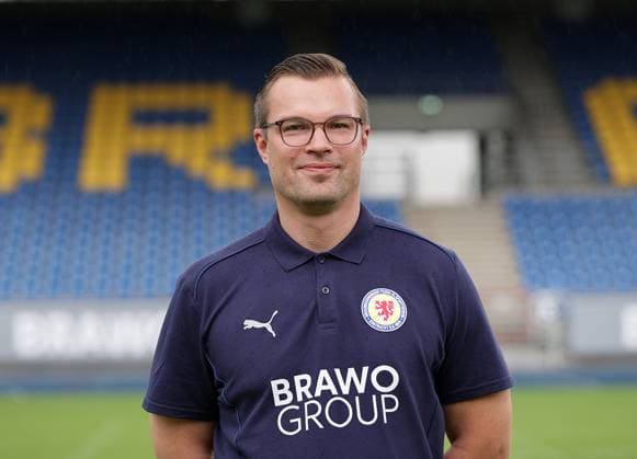 Mannschaftsarzt Dr. Florian Brand (Eintracht Braunschweig) ; Eintracht Braunschweig; 2.BL, Portraettermin 2024 2025