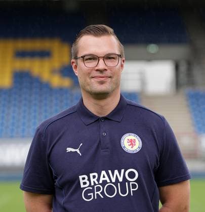 Mannschaftsarzt Dr. Florian Brand (Eintracht Braunschweig) ; Eintracht Braunschweig; 2.BL, Portraettermin 2024 2025
