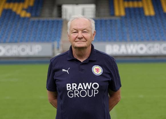 Betreuer Berthold Schliwa (Eintracht Braunschweig) ; Eintracht Braunschweig; 2.BL, Portraettermin 2024 2025