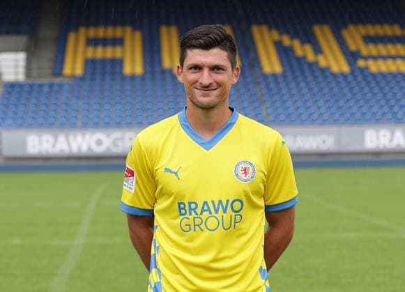 Jannis Nikolaou (Eintracht Braunschweig) ; Eintracht Braunschweig; 2.BL, Portraettermin 2024 2025