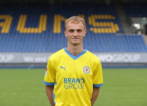 Niklas Tauer (Eintracht Braunschweig) ; Eintracht Braunschweig; 2.BL, Portraettermin 2024 2025