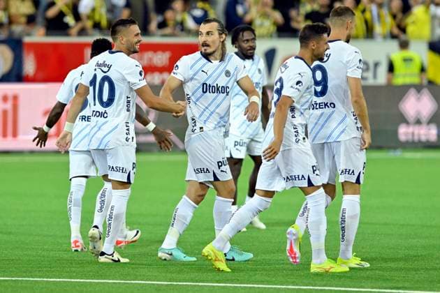 Dusan Tadic, re. Ã‡aglar Söyüncü, FB, Jubel, FC Lugano - Fenerbahce SK, Qualifikation Champions League, Fussball, 23.07.2024