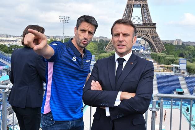 Paris 2024 - Macron Visits Beach volleyball, Beachvolleyball Venue French President Emmanuel Macron and Tony Estanguet visit the Paris 2024 Olympics Beach Volleyball venue on July 24, 2024 in Paris, France. Photo by Laurent Zabulon ABACAPRESS.COM Paris France  Copyright: xZabulonxLaurent ABACAx
