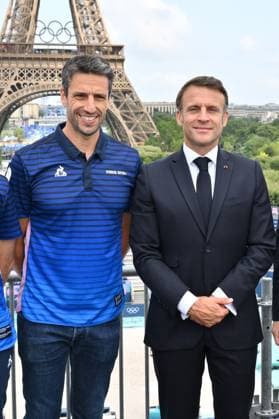 Paris 2024 - Macron Visits Beach volleyball, Beachvolleyball Venue French President Emmanuel Macron and Tony Estanguet visit the Paris 2024 Olympics Beach Volleyball venue on July 24, 2024 in Paris, France. Photo by Laurent Zabulon ABACAPRESS.COM Paris France  Copyright: xZabulonxLaurent ABACAx