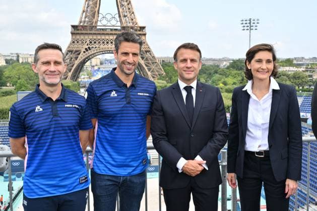 Paris 2024 - Macron Visits Beach volleyball, Beachvolleyball Venue French President Emmanuel Macron, Amelie Oudea-Castera and Tony Estanguet visit the Paris 2024 Olympics Beach Volleyball venue on July 24, 2024 in Paris, France. Photo by Laurent Zabulon ABACAPRESS.COM Paris France  Copyright: xZabulonxLaurent ABACAx