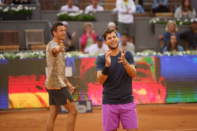 Generali Open ATP, Tennis Herren 250 2024; Kitzbühel, 24.07.2024 Andreas Mies (GER, Deutschland) gewährt seinem Gegner Dominic Thiem (AUT, Österreich) die Bühne nach dem Doppelmatch auf dem Centre Court; Generali Open 2024, ATP 250, Sportpark Kitzbühel am 24.07.2024, Kitzbühel. Copyright: xBEAUTIFULxSPORTSx Pajonkx