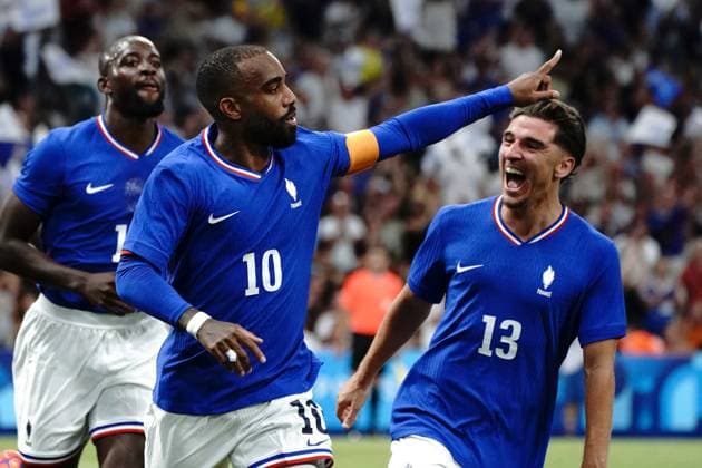 Alexandre Lacazette (France) and Joris Chotard (France), Football , France vs USA during the Olympic Games, Olympische Spiele, Olympia, OS Paris 2024 JO 2024 : FOOTBALL - France vs Etats Unis - Jeux Olympiques 2024 - Paris2024 - Marseille - 24 07 2024 DPPI Panoramic 