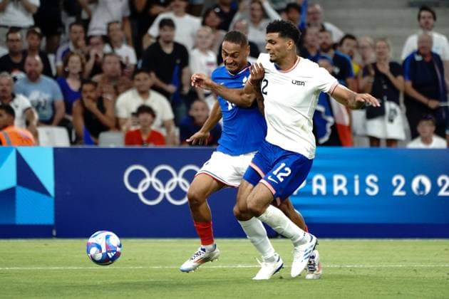Enzo Millot (France) and Miles Robinson (USA), Football , France vs USA during the Olympic Games, Olympische Spiele, Olympia, OS Paris 2024 JO 2024 : FOOTBALL - France vs Etats Unis - Jeux Olympiques 2024 - Paris2024 - Marseille - 24 07 2024 DPPI Panoramic 