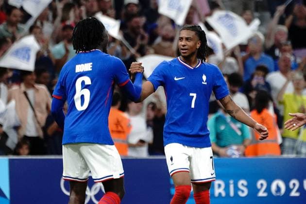 Joie Michael Olise (France) and Manu Koné (France), Football , France vs USA during the Olympic Games, Olympische Spiele, Olympia, OS Paris 2024 JO 2024 : FOOTBALL - France vs Etats Unis - Jeux Olympiques 2024 - Paris2024 - Marseille - 24 07 2024 DPPI Panoramic 