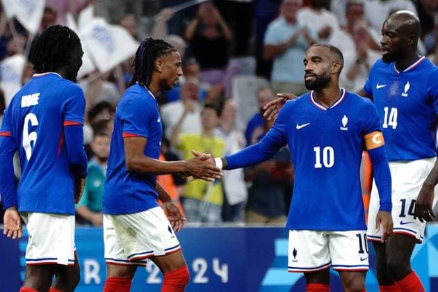 Joie Michael Olise (France) and Alexandre Lacazette (France), Football , France vs USA during the Olympic Games, Olympische Spiele, Olympia, OS Paris 2024 JO 2024 : FOOTBALL - France vs Etats Unis - Jeux Olympiques 2024 - Paris2024 - Marseille - 24 07 2024 DPPI Panoramic 