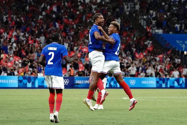 Joie Loïc Badé (France) and Désiré Doué (France), Football , France vs USA during the Olympic Games, Olympische Spiele, Olympia, OS Paris 2024 JO 2024 : FOOTBALL - France vs Etats Unis - Jeux Olympiques 2024 - Paris2024 - Marseille - 24 07 2024 DPPI Panoramic 