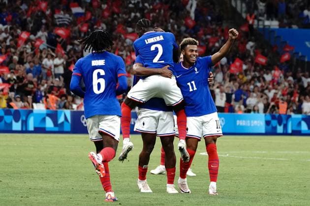 Joie Loïc Badé (France), Désiré Doué (France) and Castello Lukeba (France), Football , France vs USA during the Olympic Games, Olympische Spiele, Olympia, OS Paris 2024 JO 2024 : FOOTBALL - France vs Etats Unis - Jeux Olympiques 2024 - Paris2024 - Marseille - 24 07 2024 DPPI Panoramic 