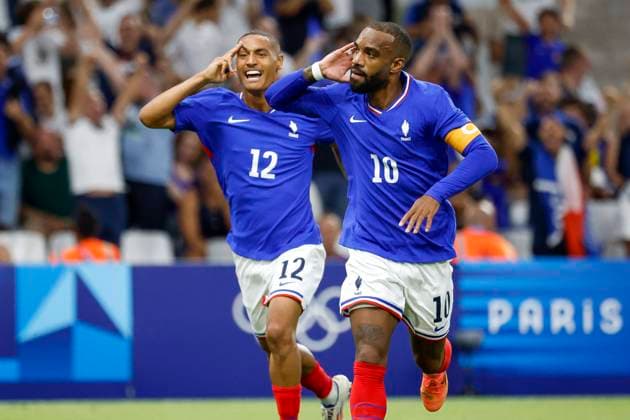 Bilder des Jahres 2024, Sport 07 Juli Sport Themen der Woche KW30 Sport Bilder des Tages Football JO match France - Etats-Unis USA PHOTOPQR LA PROVENCE SPEICH Frederic ; Marseille ; 24 07 2024 ; Jeux Olympiques Paris 2024 Tournoi de football olympique Match France - Etats-Unis au Stade Velodrome de Marseille JOIE BUT Alexandre LACAZETTE Enzo MILLOT - The Paris 2024 Summer Olympic Games, Olympische Spiele, Olympia, OS (Jul 26-Aug 11, 2024). *** Local Caption *** Marseille PACA BdR France  Copyright: xPHOTOPQR LAxPROVENCE MAXPPPxSPEICHxFredericx 20240724PVL9486 20240724PVL9486