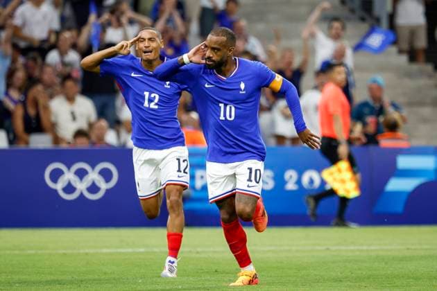 Football JO match France - Etats-Unis USA PHOTOPQR LA PROVENCE SPEICH Frederic ; Marseille ; 24 07 2024 ; Jeux Olympiques Paris 2024 Tournoi de football olympique Match France - Etats-Unis au Stade Velodrome de Marseille JOIE BUT Alexandre LACAZETTE Enzo MILLOT - The Paris 2024 Summer Olympic Games, Olympische Spiele, Olympia, OS (Jul 26-Aug 11, 2024).