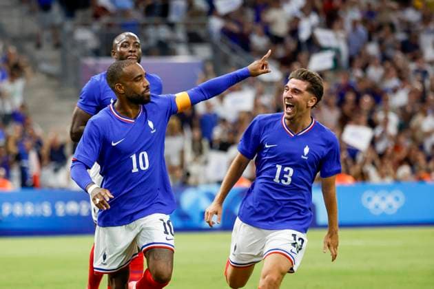Football JO match France - Etats-Unis USA PHOTOPQR LA PROVENCE SPEICH Frederic ; Marseille ; 24 07 2024 ; Jeux Olympiques Paris 2024 Tournoi de football olympique Match France - Etats-Unis au Stade Velodrome de Marseille JOIE BUT Alexandre LACAZETTE Joris CHOTARD - The Paris 2024 Summer Olympic Games, Olympische Spiele, Olympia, OS (Jul 26-Aug 11, 2024).