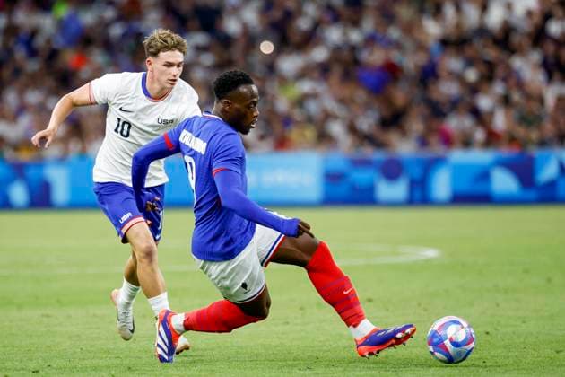 Football JO match France - Etats-Unis USA PHOTOPQR LA PROVENCE SPEICH Frederic ; Marseille ; 24 07 2024 ; Jeux Olympiques Paris 2024 Tournoi de football olympique Match France - Etats-Unis au Stade Velodrome de Marseille Arnaud KALIMOUENDO - The Paris 2024 Summer Olympic Games, Olympische Spiele, Olympia, OS (Jul 26-Aug 11, 2024).