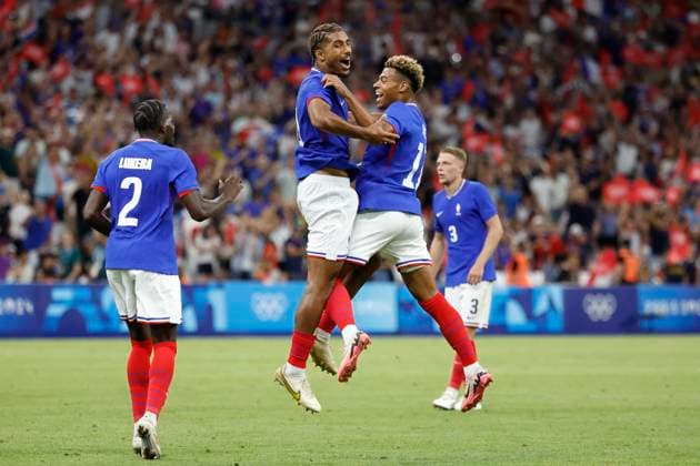Football JO match France - Etats-Unis USA PHOTOPQR LA PROVENCE SPEICH Frederic ; Marseille ; 24 07 2024 ; Jeux Olympiques Paris 2024 Tournoi de football olympique Match France - Etats-Unis au Stade Velodrome de Marseille JOIE BUT Loic BADE - The Paris 2024 Summer Olympic Games, Olympische Spiele, Olympia, OS (Jul 26-Aug 11, 2024).