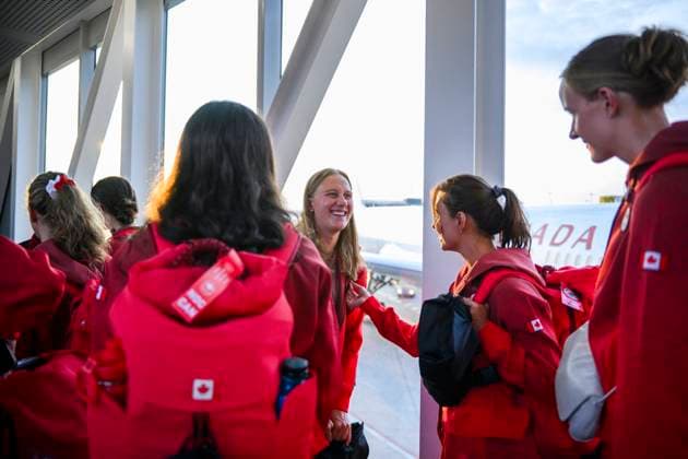 July 24, 2024, Toronto, On, Canada: Members of the 2024 Canadian Olympic Team celebrate as they gather on the bridge at Pearson Airport prior to boarding a flight to Paris for the 2024 Paris Olympics, in Toronto on Wednesday, July 24, 2024. Canada News - July 24, 2024  - ZUMAc35_ 20240724_zaf_c35_092 Copyright: xChristopherxKatsarovx