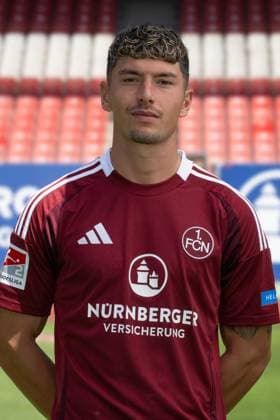 08.07.2024 - 1. FC Nürnberg FCN ( Club ) - 2. Fussball Bundesliga BL - Saison 2024 2025 - Fototermin Porträttermin Vorstellung Präsentation Pressetermin - - Einzelbild Einzelfoto Portrait Porträt Kopfbild - Taylan Duman (8, 1. FC Nürnberg FCN )