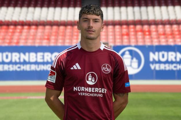 08.07.2024 - 1. FC Nürnberg FCN ( Club ) - 2. Fussball Bundesliga BL - Saison 2024 2025 - Fototermin Porträttermin Vorstellung Präsentation Pressetermin - - Einzelbild Einzelfoto Portrait Porträt Kopfbild - Taylan Duman (8, 1. FC Nürnberg FCN )