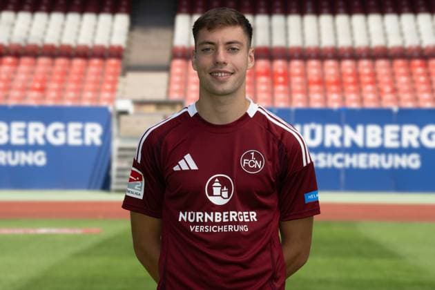 08.07.2024 - 1. FC Nürnberg FCN ( Club ) - 2. Fussball Bundesliga BL - Saison 2024 2025 - Fototermin Porträttermin Vorstellung Präsentation Pressetermin - - Einzelbild Einzelfoto Portrait Porträt Kopfbild - Stefanos Tzimas (9, 1. FC Nürnberg FCN )