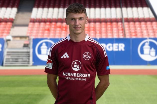 08.07.2024 - 1. FC Nürnberg FCN ( Club ) - 2. Fussball Bundesliga BL - Saison 2024 2025 - Fototermin Porträttermin Vorstellung Präsentation Pressetermin - - Einzelbild Einzelfoto Portrait Porträt Kopfbild - Benjamin Goller (14, 1. FC Nürnberg FCN )