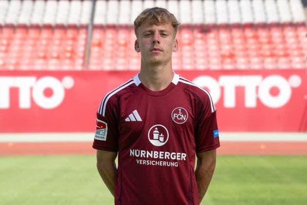 08.07.2024 - 1. FC Nürnberg FCN ( Club ) - 2. Fussball Bundesliga BL - Saison 2024 2025 - Fototermin Porträttermin Vorstellung Präsentation Pressetermin - - Einzelbild Einzelfoto Portrait Porträt Kopfbild - Tim Janisch (32, 1. FC Nürnberg FCN )