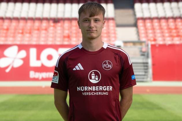 08.07.2024 - 1. FC Nürnberg FCN ( Club ) - 2. Fussball Bundesliga BL - Saison 2024 2025 - Fototermin Porträttermin Vorstellung Präsentation Pressetermin - - Einzelbild Einzelfoto Portrait Porträt Kopfbild - Simon Joachims (35, 1. FC Nürnberg FCN )