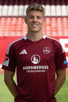 08.07.2024 - 1. FC Nürnberg FCN ( Club ) - 2. Fussball Bundesliga BL - Saison 2024 2025 - Fototermin Porträttermin Vorstellung Präsentation Pressetermin - - Einzelbild Einzelfoto Portrait Porträt Kopfbild - Julian Kania (44, 1. FC Nürnberg FCN )