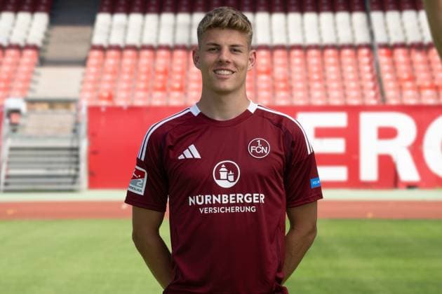 08.07.2024 - 1. FC Nürnberg FCN ( Club ) - 2. Fussball Bundesliga BL - Saison 2024 2025 - Fototermin Porträttermin Vorstellung Präsentation Pressetermin - - Einzelbild Einzelfoto Portrait Porträt Kopfbild - Julian Kania (46, 1. FC Nürnberg FCN )