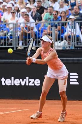 Laura Samsonova of Czech Republic in action against Magdalena Frech of Poland during semifinal of the WTA, Tennis Damen women s tennis tournament Livesport Prague Open 2024 in Prague, Czech Republic, July 25, 2024. (CTKxPhoto MichalxKamaryt) CTKPhotoP2024072504186  CTKPhotoP2024072504186