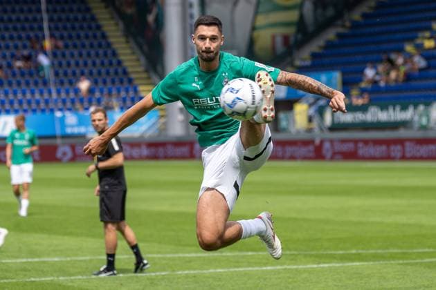 25.07.2024, Fussball: Freundschaftsspiel, Saison 2024 2025, Fortuna Sittard B.V. - Borussia Moenchengladbach am 25.07.2024 im Stadion Milaanstraat in Sittard. Tim Kleindienst (Borussia Moenchengladbach, 11) macht sich lang und befoerdert den Ball aus der Luft ins Tor. Foto: Kirchner-Media TH Copyright: xKirchner-Media THx