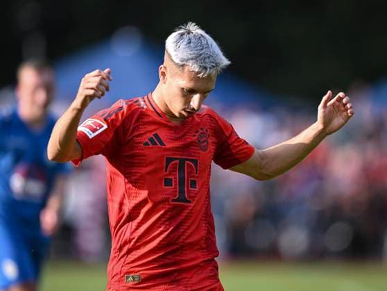 Fussball 1. Bundesliga 2024 2025 Testspiel FC Rottach-Egern - FC Bayern Muenchen 24.07.2024 Bryan Zaragoza (FC Bayern Muenchen) nachdenklich