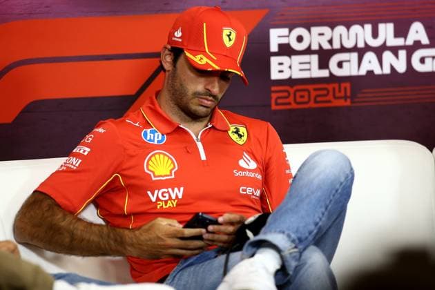 25.07.2024, xsvx, Motorsport FIA Formel 1, Großer Preis von Belgien 2024 emspor, v.l. Pressekonferenz Carlos Sainz (Ferrari) Startnummer 55 (FIA REGULATIONS PROHIBIT ANY USE OF PHOTOGRAPHS as IMAGE SEQUENCES and or QUASI-VIDEO) Spa