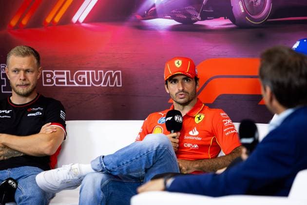 SAINZ Carlos (spa), Scuderia Ferrari SF-24, portrait press conference, PK, Pressekonferenz during the Formula 1 Rolex Belgian Grand Prix 2024, 14th round of the 2024 Formula One World Championship, WM, Weltmeisterschaft from July 26 to 28, 2024 on the Circuit de Spa-Francorchamps, in Stavelot, Belgium - F1 - BELGIAN GRAND PRIX 2024 DPPI Panoramic 240725_R14_BELGIO_DP_JFR64592.CR3 -Aprimorado-NR